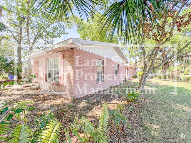 Building Photo - 420 Allamanda Dr