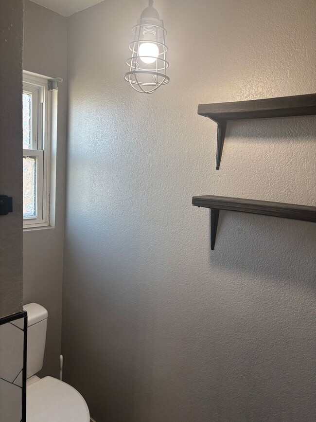 Building Photo - Charming 4-Bedroom Home in a Prime Location!