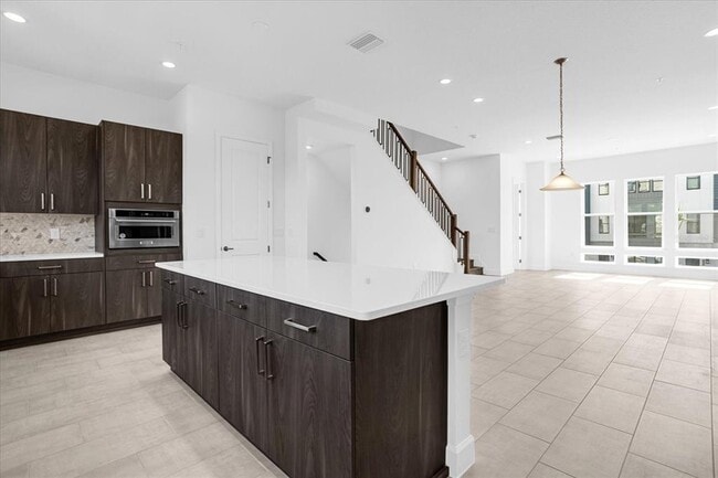 Building Photo - 2362 Brix St