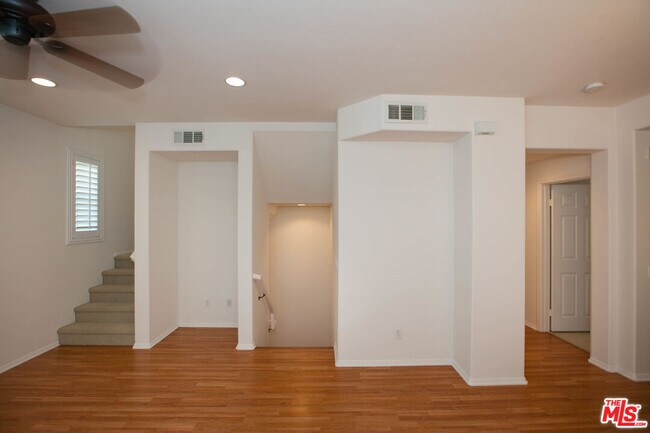 Building Photo - 720 S San Fernando Blvd