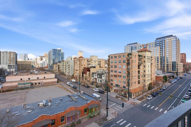 Building Photo - 2-bed, 2-bath condo in secure building with private laundry and city views