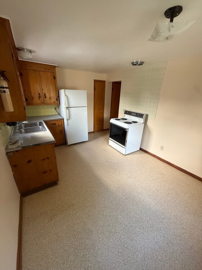 Building Photo - 1020 Beach Rd