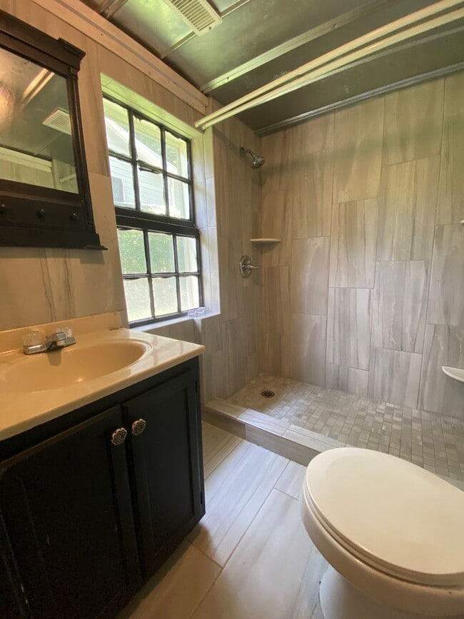 Building Photo - Pre-Lease for July 15, 2026 - Charming 1 bed 1 bath house near downtown Athens, Ga