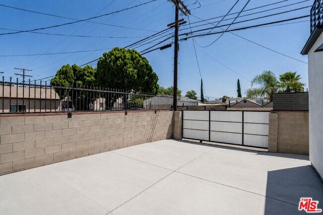 Building Photo - 8224 Vanscoy Ave