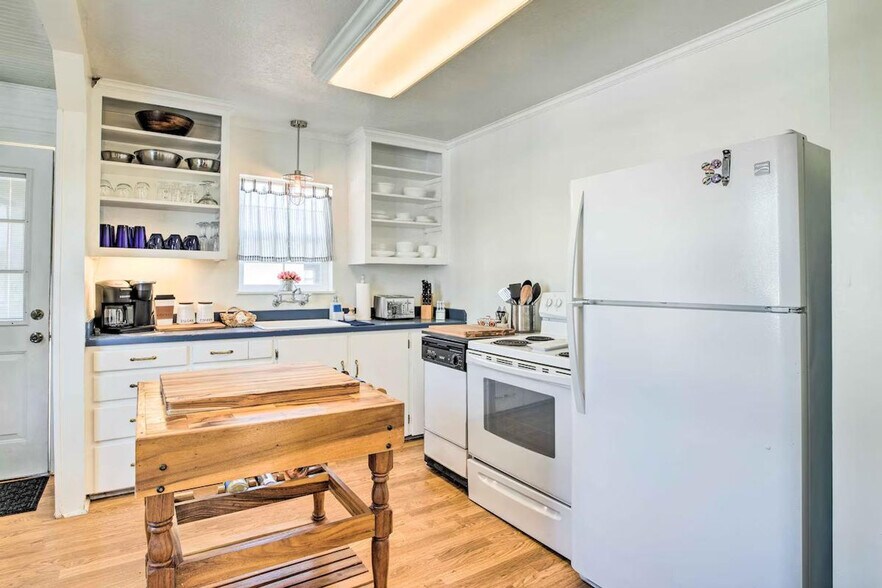 Building Photo - 5010 K Pl