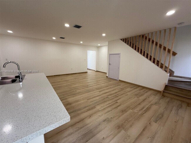 Building Photo - 936 NW 10th St