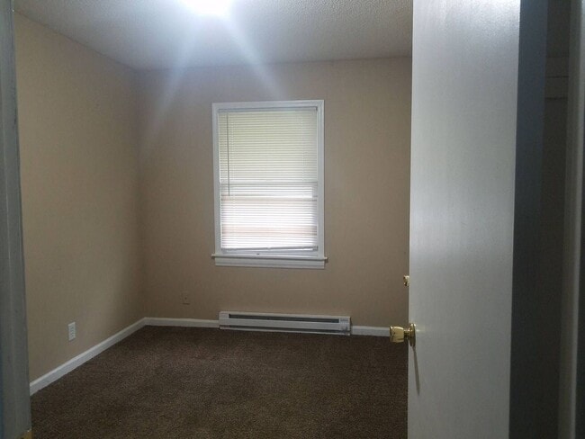 Building Photo - 807 Forest St