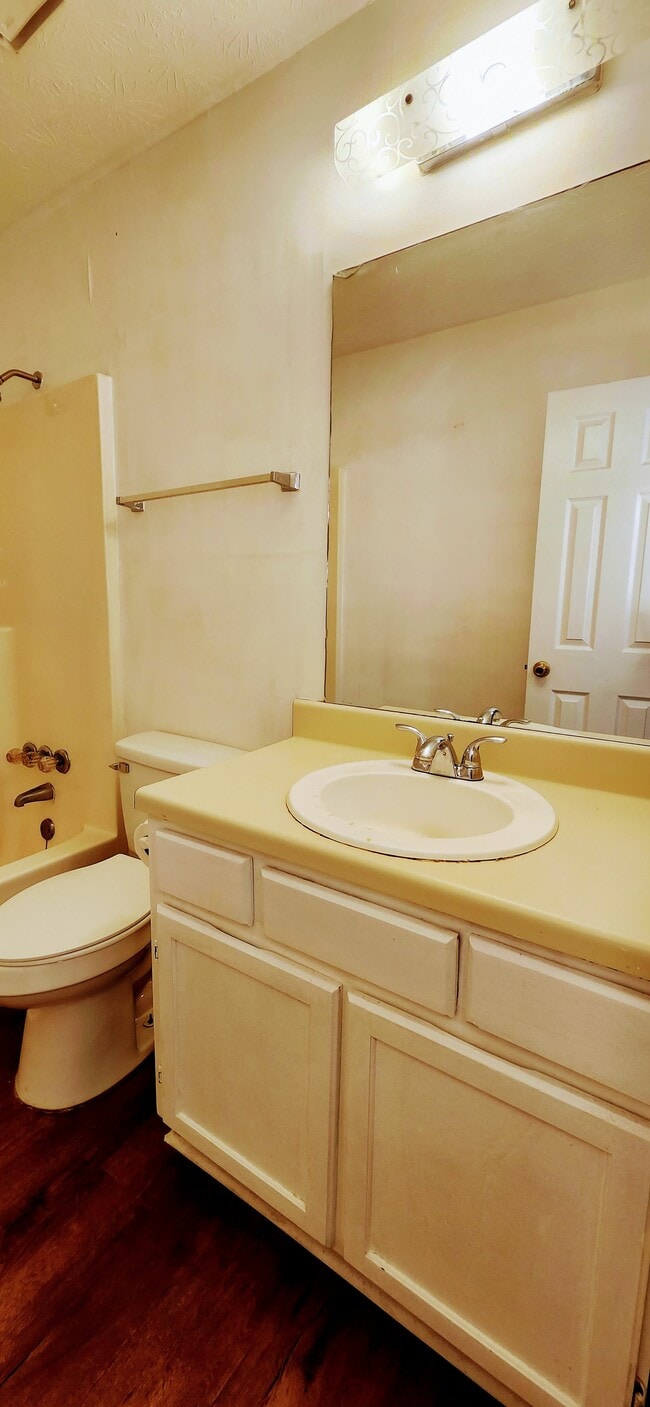 Building Photo - 5595 Executive Way
