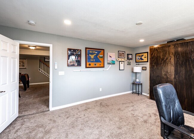 Building Photo - Fabulous 6 bedroom + office D20 Home with ...