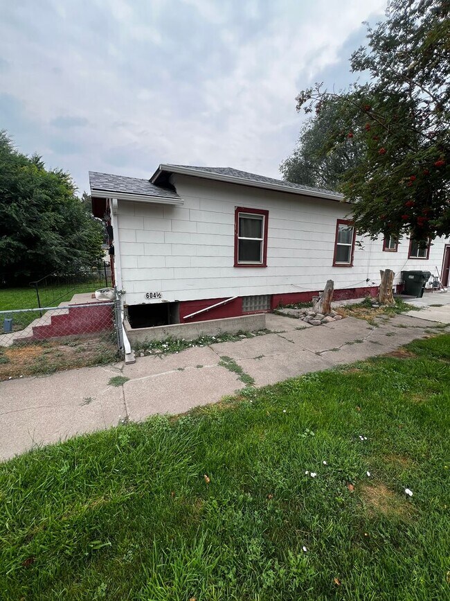 Building Photo - 604 N 10th Ave