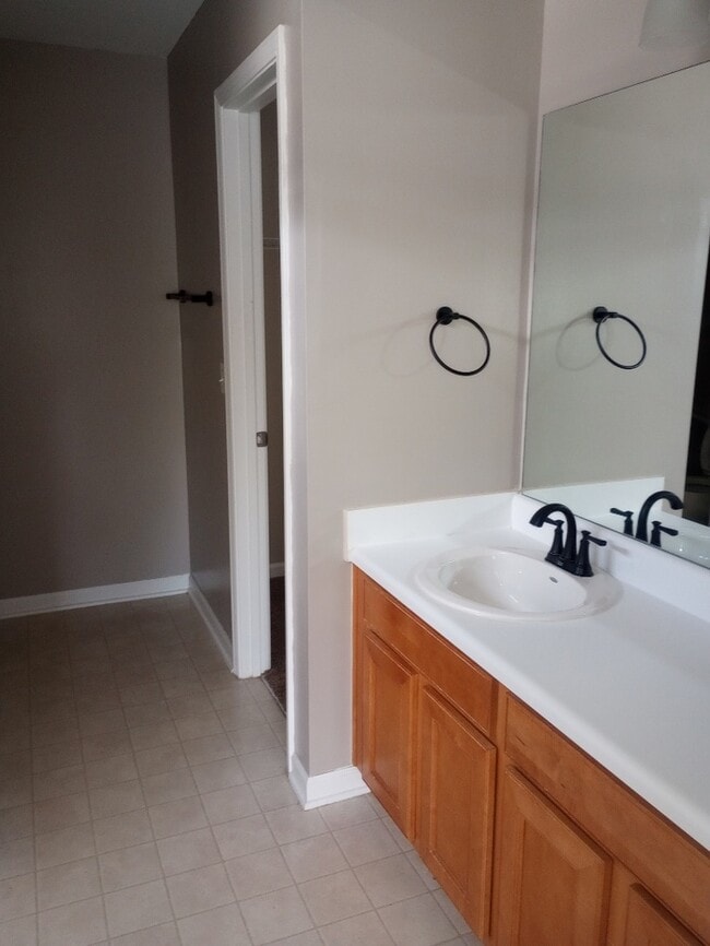 Building Photo - 3 Bedroom 2.5 Bathrooms