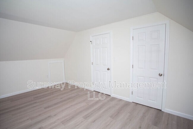 Building Photo - 73 Somerset Dr
