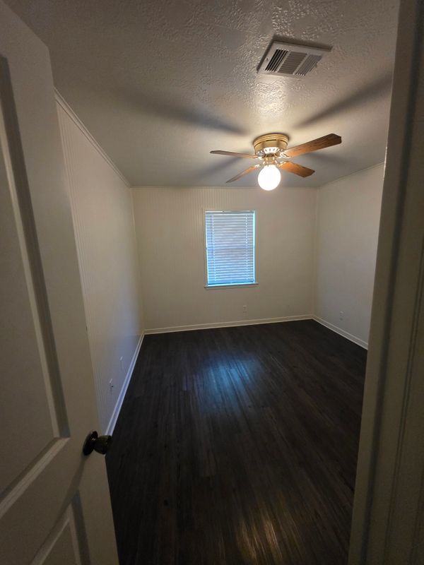 Building Photo - 4207 Woodcrest Dr