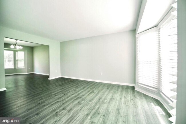 Building Photo - 5702 Cambridge Dr