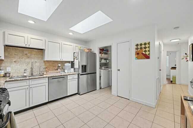 Building Photo - 69 Wind Whisper Ct