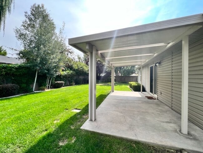 Building Photo - 13037 W Peachleaf Ct