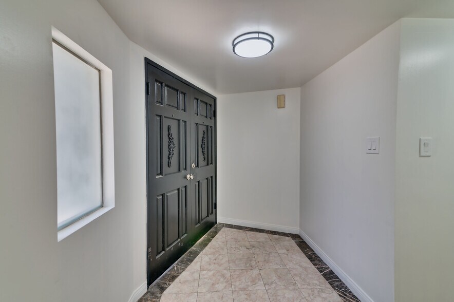 Building Photo - 15013 Hartsook St