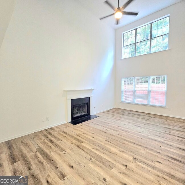 Building Photo - 1308 Gates Cir SE