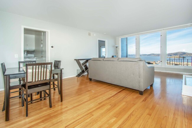 Building Photo - Top Level Stunning 1 Bedroom Furnished Fla...