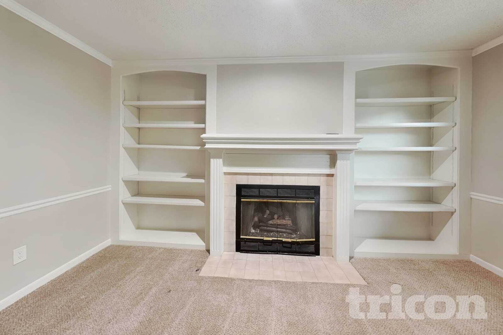 Building Photo - 9719 N Kenwood Ct