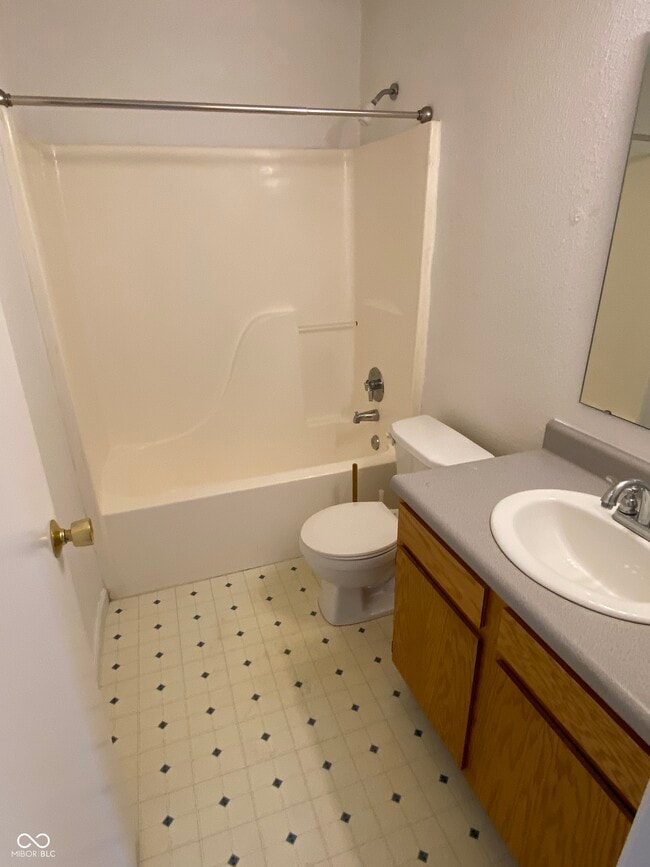 Building Photo - 5251 Bluff View Dr