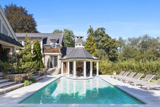 Building Photo - 100 Summer St