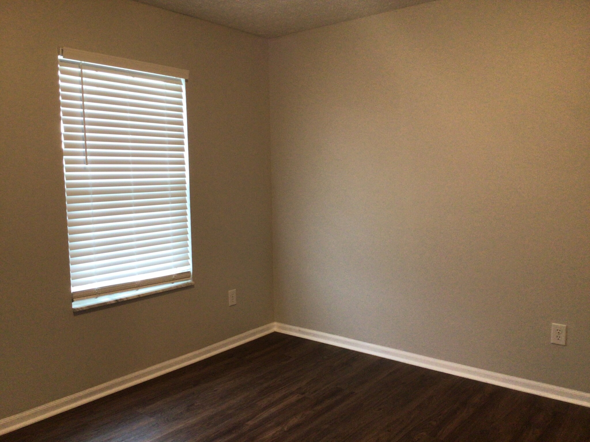 Building Photo - 513 Allis Pl W