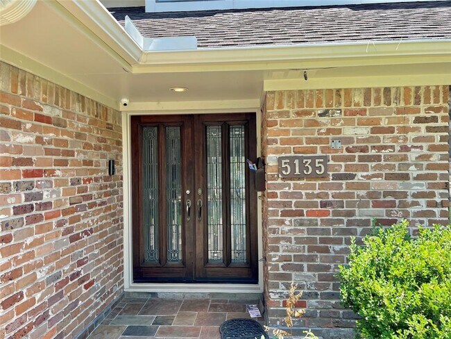 Building Photo - 5135 Braesvalley Dr