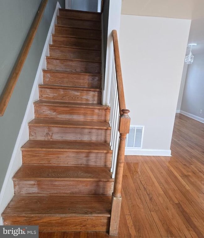 Building Photo - 7801 Hillsway Ave