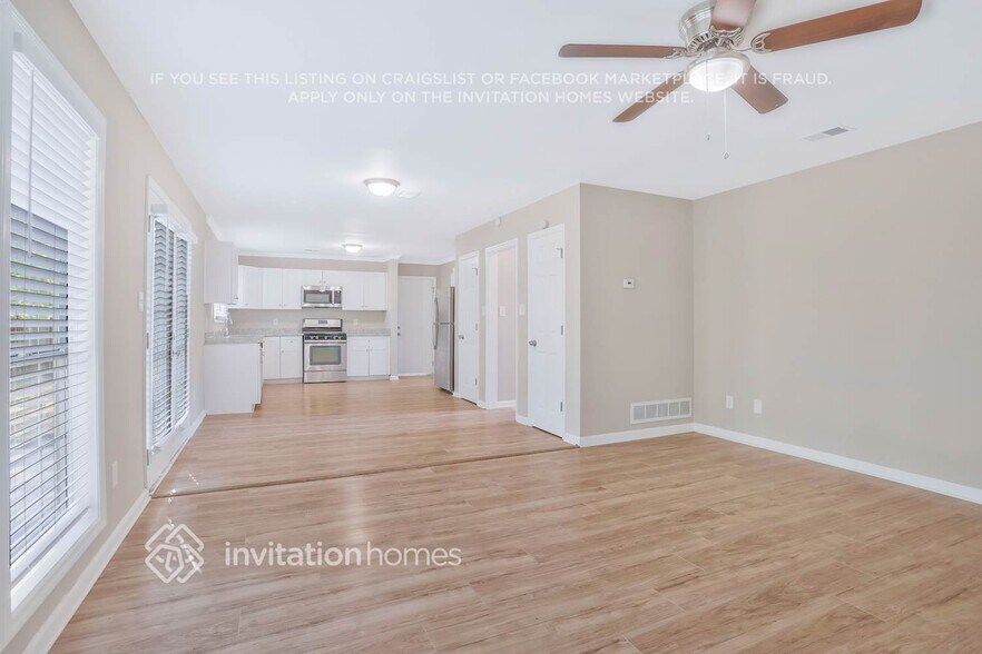 Building Photo - 612 Lone Oak Ct