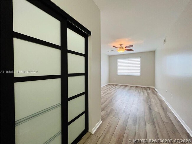 Building Photo - 6944 SW 39th St