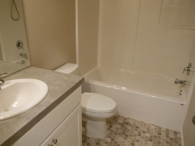 Building Photo - 3308 Hoffman Hill Blvd