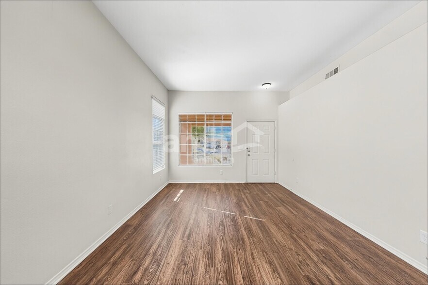 Building Photo - 222 Mariposa Way