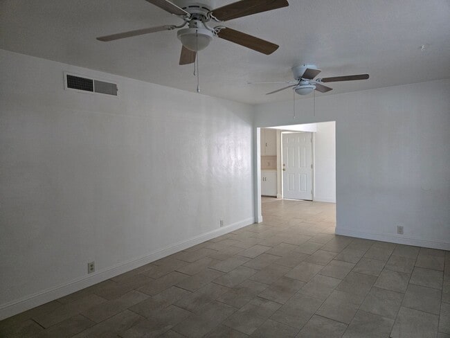 Building Photo - 2548 S Watson St