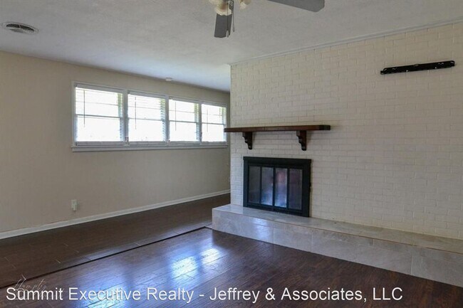 Building Photo - 3 br, 1 bath House - 2608 E. Cavett Dr.