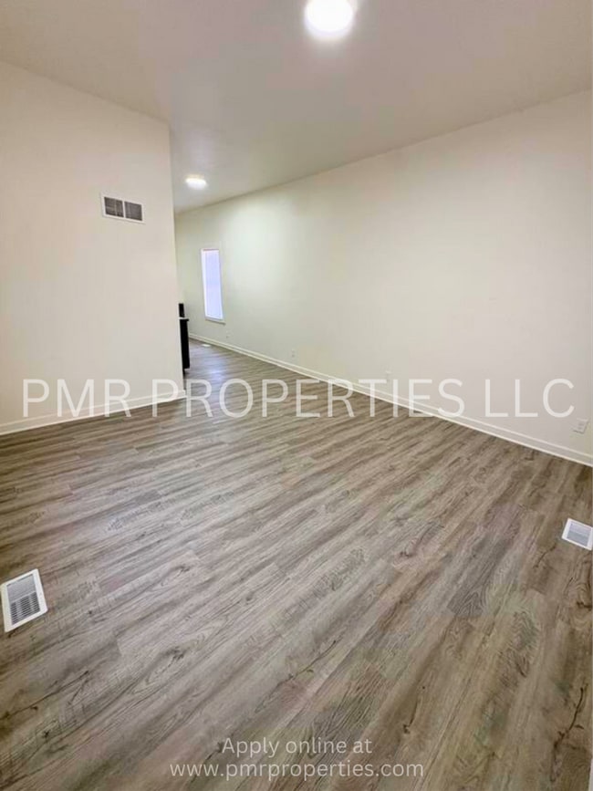 Building Photo - 2 Bedrooms/1 Bathroom House