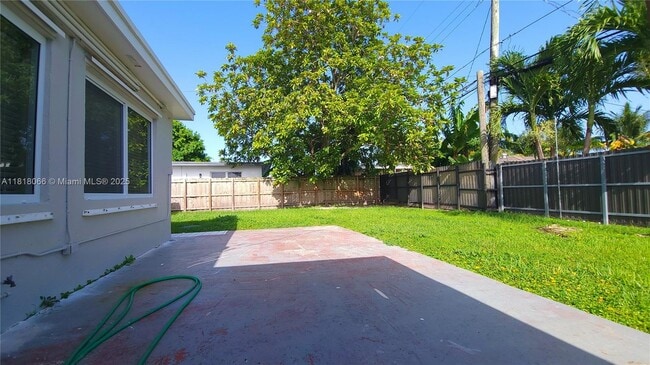 Building Photo - 7410 SW 37th St