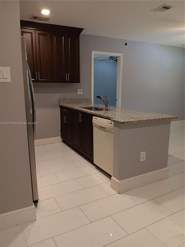 Building Photo - 6040 Shaker Wood Cir
