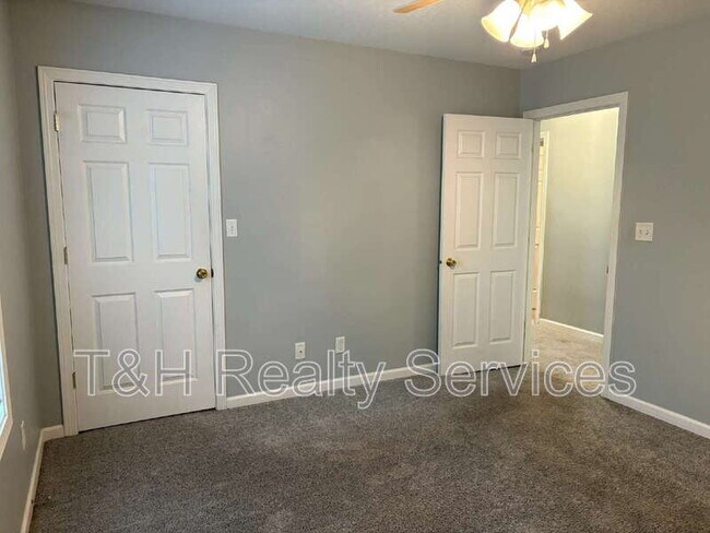 Building Photo - 409 W Washington St