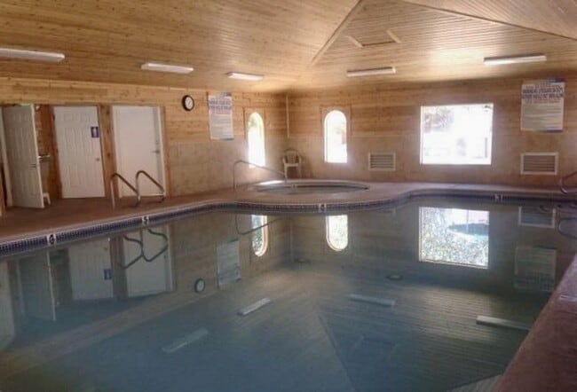 Building Photo - 4 BR HOME in Hurricane