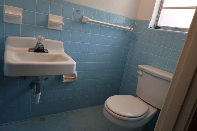 Building Photo - 101 Catherine Ave