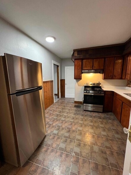 Building Photo - 1027 Delia Ave