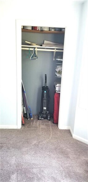 Building Photo - 8 Slocum St