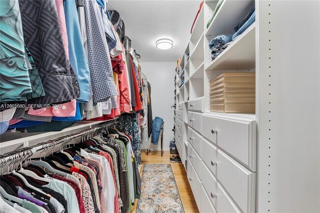 Building Photo - 1975 SE 14th St