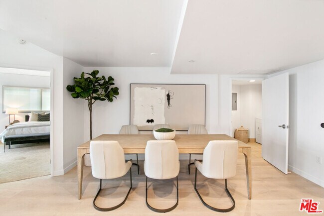 Building Photo - 13650 Marina Pointe Dr