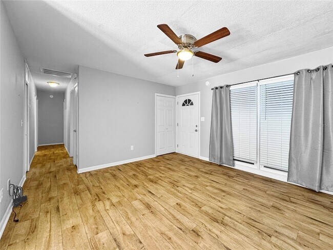 Building Photo - 1003 County Rd 17A W