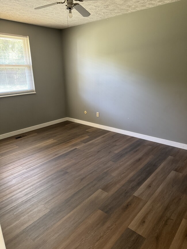 Building Photo - 7810 Fernbank Ct
