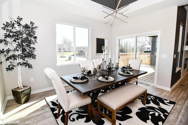 Building Photo - 2505 N Terrace Dr