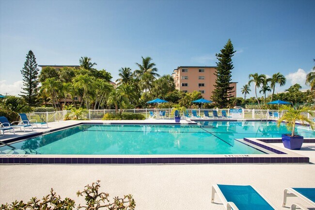 Building Photo - 3 Bedroom 2 Bathroom Furnished Condo