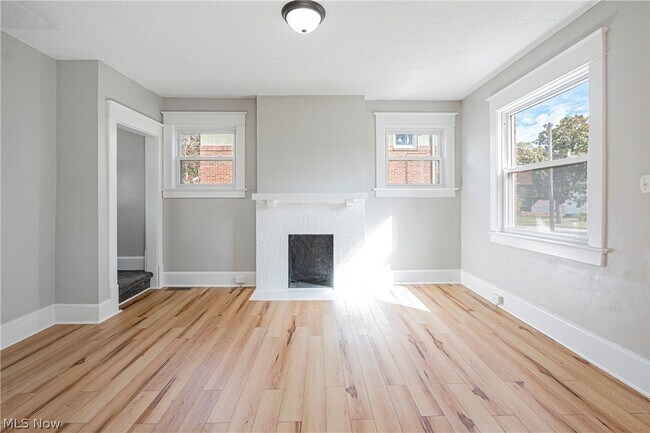 Building Photo - 486 Sumatra Ave